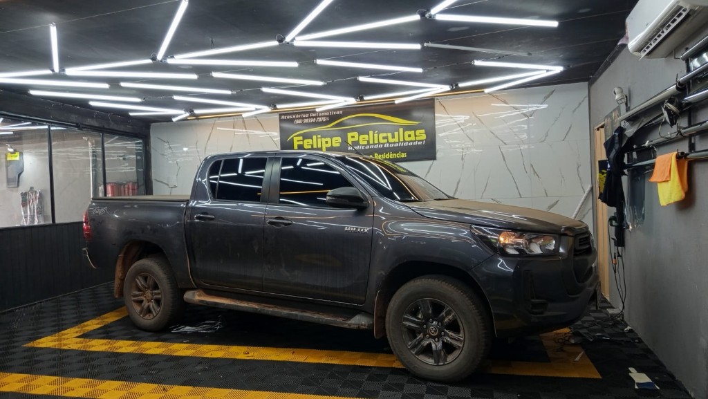 Hilux com película