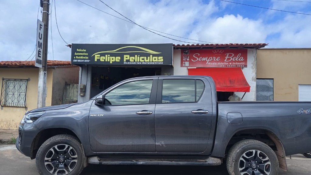 Hilux na fachada